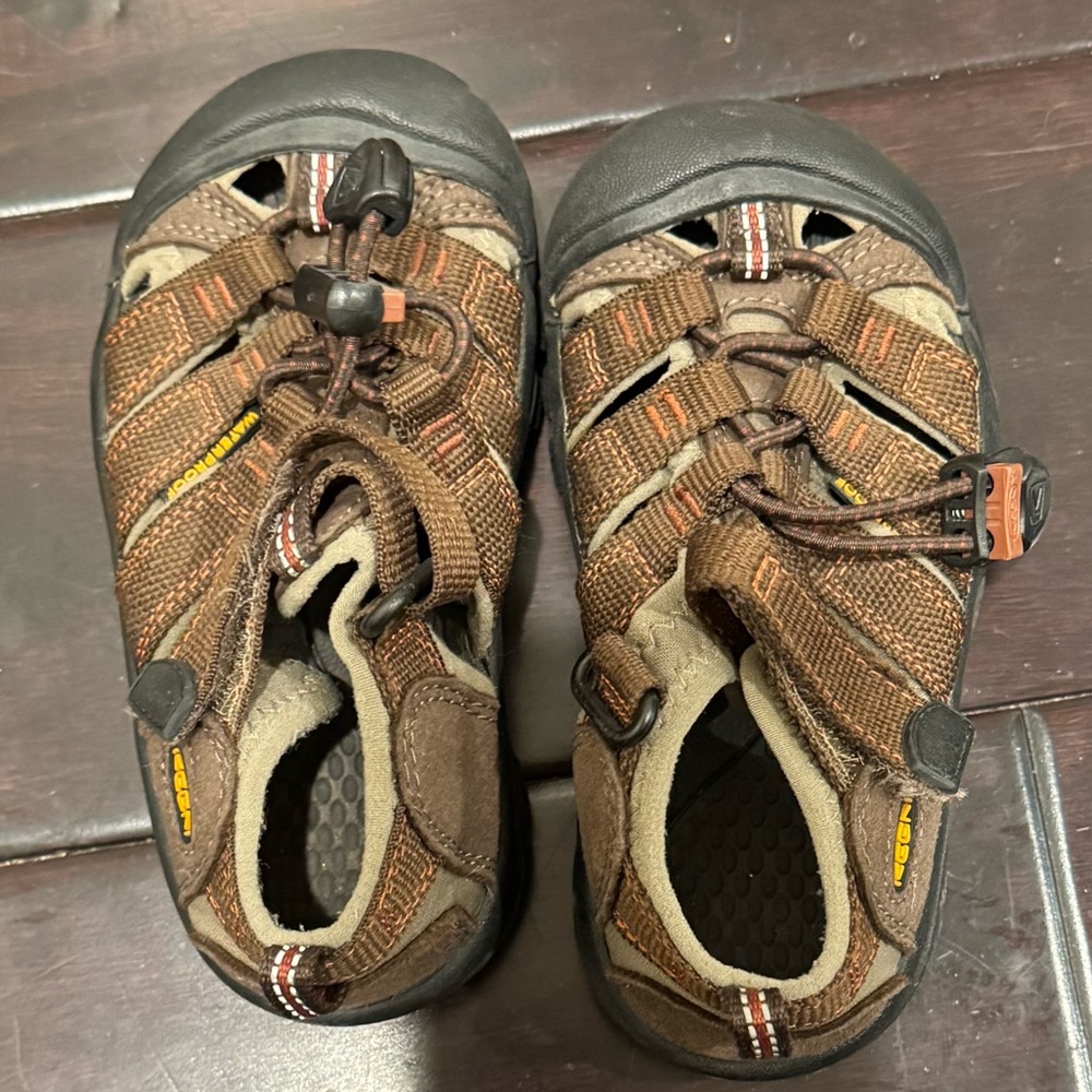 Brown Keen waterproof sandals. Size 9. Hiking boating beach lake river. GUC.